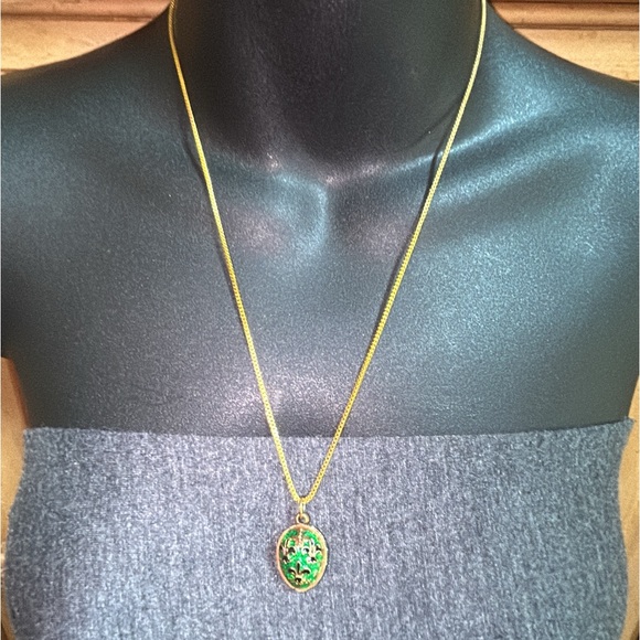 Vintage Fleur de Lis Green Enamel Gold Egg Pendant Charm for Necklace Bracelet - Picture 3 of 10